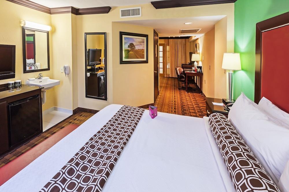 Crowne Plaza Suites Houston - Near Sugar Land Exterior foto